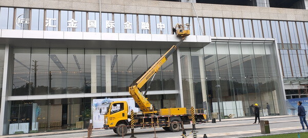 佛山高空车租赁，折叠臂式路灯车出租