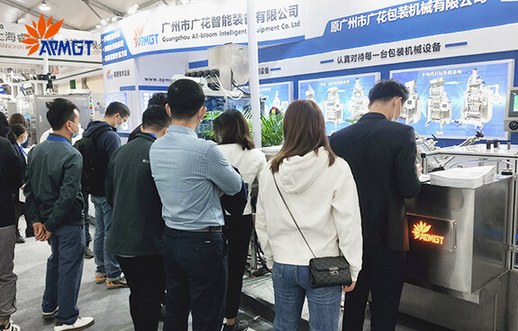广花团队在立式颗粒制袋包装机展会